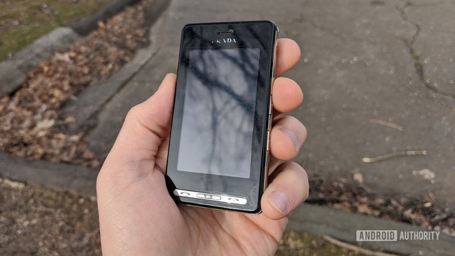 Ngược dòng thời gian: LG Prada, chiếc điện thoại có màn hình cảm ứng điện dung trước cả iPhone nhưng lại chẳng đi đến đâu - Ảnh 3.