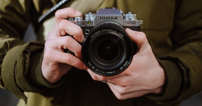 Fujifilm ra mắt máy ảnh X-T4: Chống rung cảm biến, màn chập mới, pin lớn hơn - Ảnh 1.