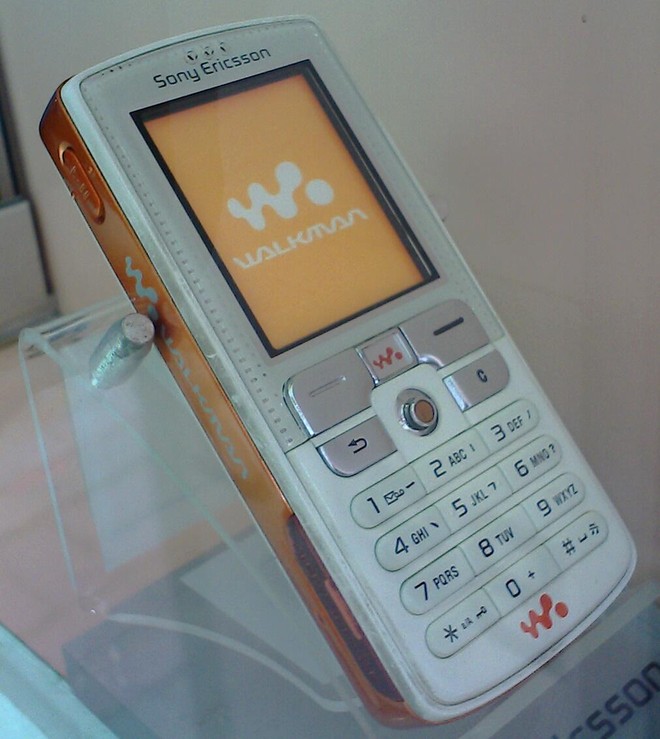 Nhìn lại Sony Ericsson W800 và K750: Khi Sony còn là thương hiệu nặng ký trên thị trường di động - Ảnh 1.