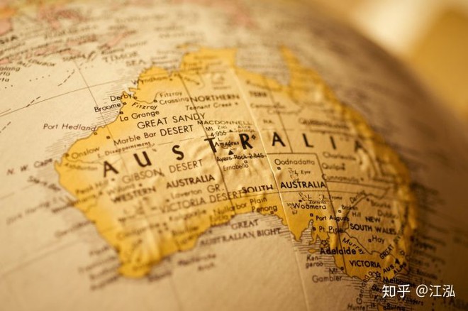 Úc là lục địa nhỏ nhất thế giới nhưng là quốc gia lớn thứ 6 về tổng diện tích, do kích thước lớn và biệt lập nên Úc còn được gán cho tên "lục địa đảo".
