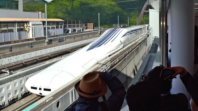 Nhật Bản giới thiệu nguyên mẫu tàu điện siêu tốc mới: Sử dụng công nghệ sạc không dây, đạt vận tốc tối đa lên tới hơn 500km/h - Ảnh 2.