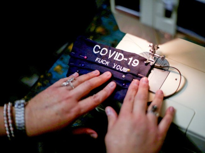 Dân tình thế giới tự chế khẩu trang mùa Covid-19: Hết cắt vải từ quần áo cũ lại dùng đến cả công nghệ in 3D, vẫn đủ an toàn để sử dụng - Ảnh 16.