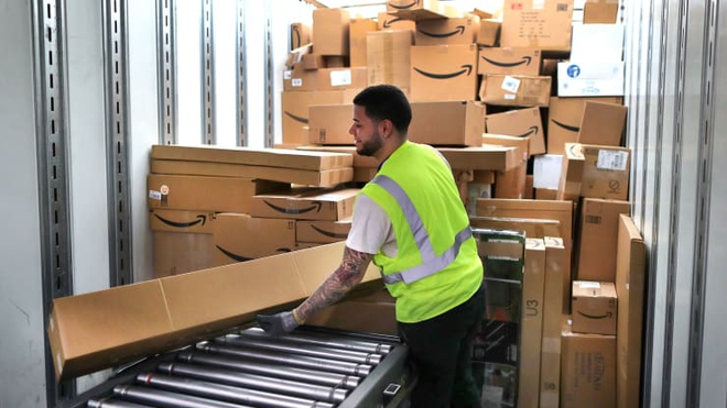 Chống đại dịch nhân tài như Amazon: Vừa tuyển mới 100.000 công nhân, tuyển thêm 75.000 công nhân - Ảnh 1.