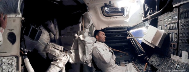 Anh chàng này tái hiện những bức ảnh trên tàu Apollo 13 với độ nét cực cao chỉ bằng cách chồng ảnh lên nhau - Ảnh 2.
