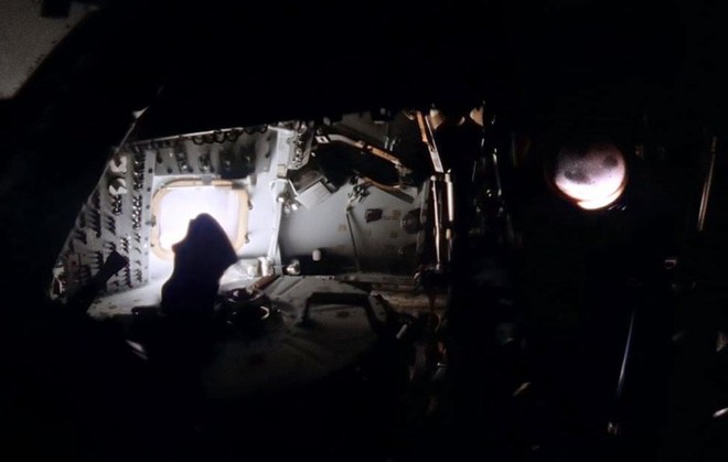 Anh chàng này tái hiện những bức ảnh trên tàu Apollo 13 với độ nét cực cao chỉ bằng cách chồng ảnh lên nhau - Ảnh 6.