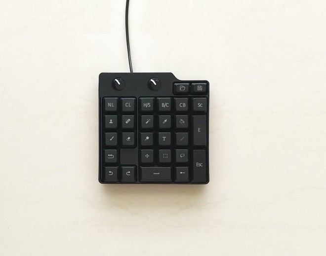 Mẫu bàn phím nhỏ gọn chỉ bao gồm các phím tắt trong Photoshop sẽ là trợ thủ đắc lực cho các designer.