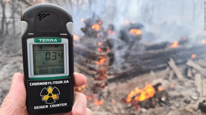 Chernobyl cháy lớn, mức phóng xạ trong khu vực cao gấp 16 lần mức bình thường - Ảnh 2.