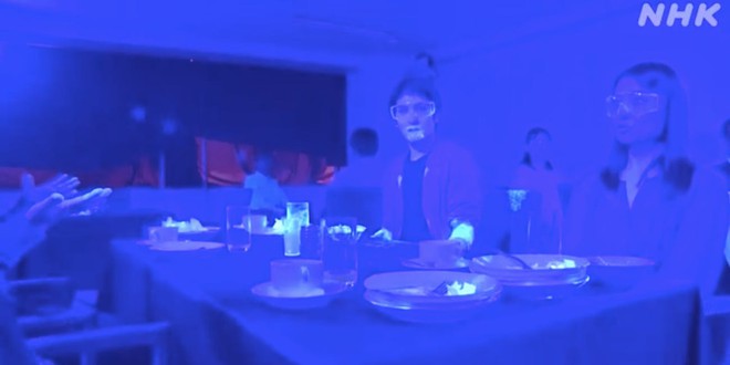 Video: Chỉ một thực khách ăn buffet không rửa tay có thể lây lan mầm bệnh cho cả căn phòng - Ảnh 2.