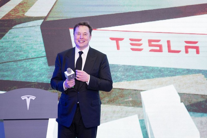 Đã giàu còn giàu hơn: Tỷ phú Elon Musk được thưởng quyền mua cổ phiếu Tesla với giá lời gần 800 triệu USD - Ảnh 1.