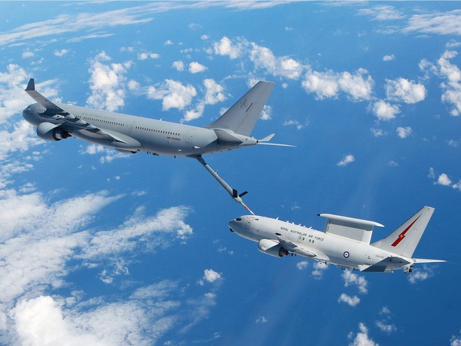 Airbus A330 MRTT đang tiếp nhiên liệu.