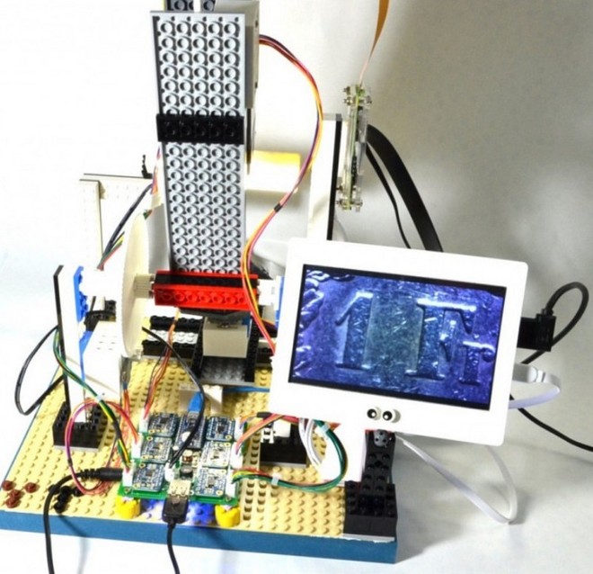 Kỹ sư IBM chế tạo kính hiển vi làm bằng Lego, Arduino và Raspberry Pi, giá chỉ 300 USD - Ảnh 2.