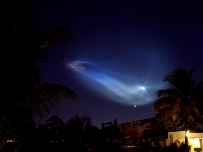 Vụ phóng thành công của SpaceX gây ra những đám mây phát sáng - một hiện tượng thiên nhiên hiếm có và đẹp mê hồn - Ảnh 8.