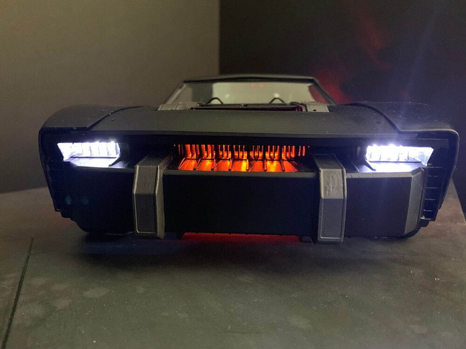 Cận cảnh mô hình đồ chơi xe hơi của Người Dơi được chính designer của The Batman công bố - Ảnh 5.