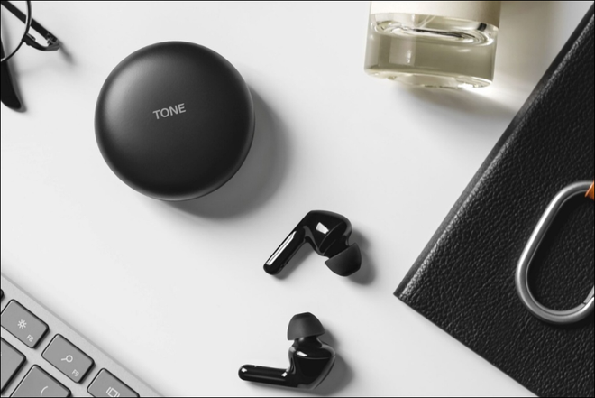 LG ra mắt tai nghe True Wireless với case sạc tự khử trùng, pin 18 tiếng, bán ra vào tháng 7 - Ảnh 2.