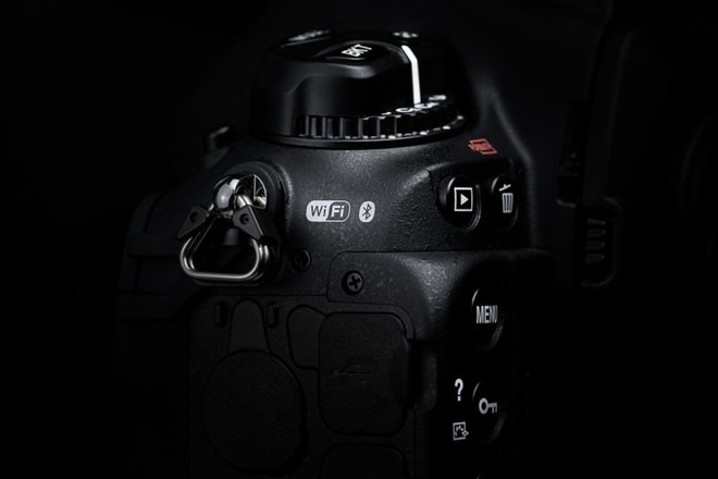 Trên tay máy ảnh cao cấp Nikon D6: Có cả khóa chống trộm Kensington giống như laptop - Ảnh 3.