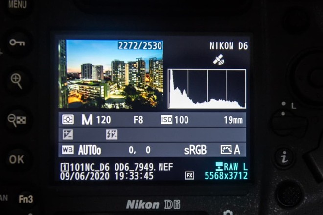 Trên tay máy ảnh cao cấp Nikon D6: Có cả khóa chống trộm Kensington giống như laptop - Ảnh 4.