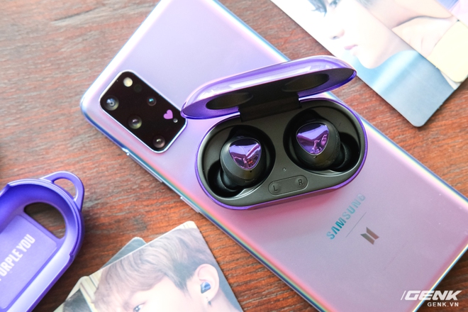 Mở hộp tai nghe Galaxy Buds phiên bản BTS: Hộp sản phẩm to bất ngờ, bóc mỏi tay mới biết có nhiều quà kèm theo dành cho A.R.M.Y - Ảnh 6.