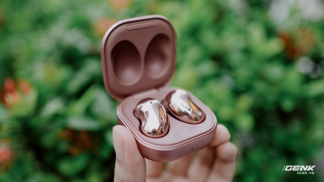 Mở hộp Galaxy Buds Live chính hãng, giá 4.5 triệu đồng - Ảnh 6.