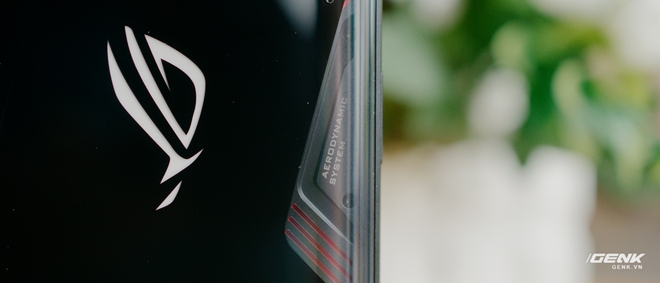 On the hands of the gaming monster ROG Phone 3: Snapdragon 865+, 144Hz screen, 6000mAh battery, price from 14.5 million - Photo 8. Trên tay quái vật gaming ROG Phone 3: Snapdragon 865+, màn hình 144Hz, pin 6000mAh, giá từ 14.5 triệu đồng - Ảnh 8.
