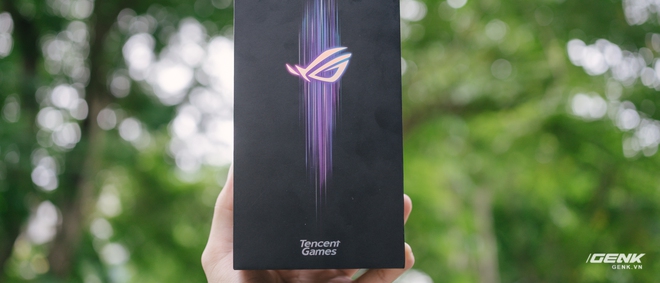 On the hands of the gaming monster ROG Phone 3: Snapdragon 865+, 144Hz screen, 6000mAh battery, price from 14.5 million - Photo 1. Trên tay quái vật gaming ROG Phone 3: Snapdragon 865+, màn hình 144Hz, pin 6000mAh, giá từ 14.5 triệu đồng - Ảnh 1.