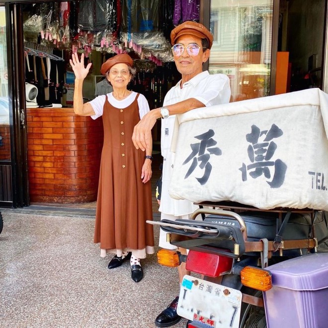 Thời trang không màng tuổi tác: Cặp vợ chồng giá người Hàn Quốc diện những bộ quần áo khách hàng để quên tại cửa hàng giặt là của họ - Ảnh 11.