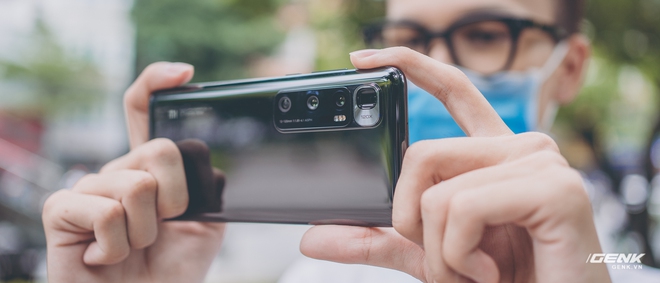 Trên tay Xiaomi Mi 10 Ultra: Camera zoom 120X, sạc 120W nhanh nhất thế giới, giá gần 20 triệu đồng - Ảnh 15. Trên tay Xiaomi Mi 10 Ultra: Camera zoom 120X, sạc 120W nhanh nhất thế giới, giá gần 20 triệu đồng - Ảnh 15.