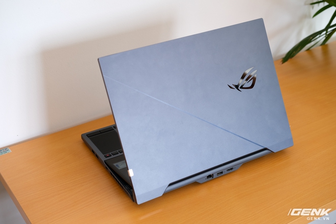 Cận cảnh laptop hai màn hình ROG Zephyrus Duo 15: Không gian hiển thị 2 x 4K đã mắt, cấu hình khủng long, chơi game đã hơn, giá cũng hoảng hơn - Ảnh 9. Cận cảnh laptop hai màn hình ROG Zephyrus Duo 15: Không gian hiển thị 2 x 4K đã mắt, cấu hình khủng long, chơi game đã hơn, giá cũng hoảng hơn - Ảnh 9.