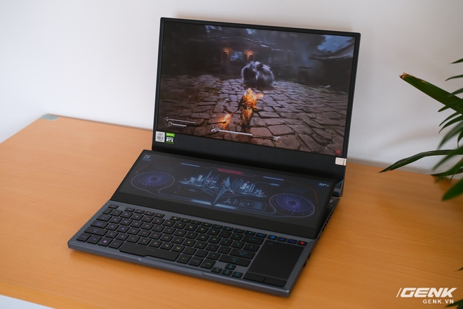 Cận cảnh laptop hai màn hình ROG Zephyrus Duo 15: Không gian hiển thị 2 x 4K đã mắt, cấu hình khủng long, chơi game đã hơn, giá cũng hoảng hơn - Ảnh 8. Cận cảnh laptop hai màn hình ROG Zephyrus Duo 15: Không gian hiển thị 2 x 4K đã mắt, cấu hình khủng long, chơi game đã hơn, giá cũng hoảng hơn - Ảnh 8.