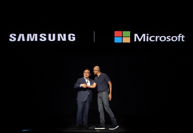 ‘Lương duyên’ Microsoft - Samsung đe dọa Apple - Ảnh 1.