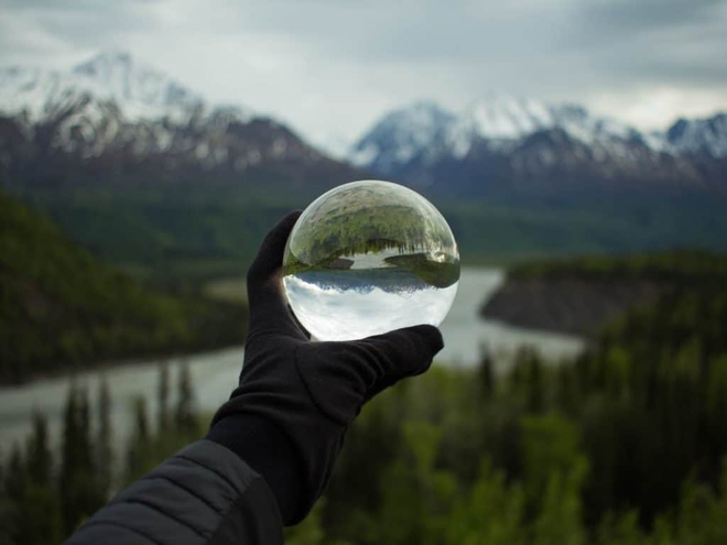 Nhìn nhận vấn đề qua một lăng kính khác, một góc nhìn khác là cách hay để đối phó với khó khăn.