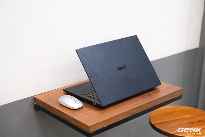Cận cảnh ASUS ExpertBook P2: Bản laptop doanh nhân giá mềm của B9, chạy Core i thế hệ 10, độ bền chuẩn quân đội, pin 13 tiếng - Ảnh 1. Cận cảnh ASUS ExpertBook P2: Bản laptop doanh nhân giá mềm của B9, chạy Core i thế hệ 10, độ bền chuẩn quân đội, pin 13 tiếng - Ảnh 1.