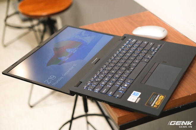 Cận cảnh ASUS ExpertBook P2: Bản laptop doanh nhân giá mềm của B9, chạy Core i thế hệ 10, độ bền chuẩn quân đội, pin 13 tiếng - Ảnh 3. Cận cảnh ASUS ExpertBook P2: Bản laptop doanh nhân giá mềm của B9, chạy Core i thế hệ 10, độ bền chuẩn quân đội, pin 13 tiếng - Ảnh 3.