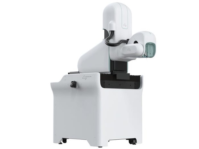 Woke Studios cho biết, robot sử dụng tông màu trắng để đảm bảo yêu cầu vô trùng. Tuy nhiên, phần 