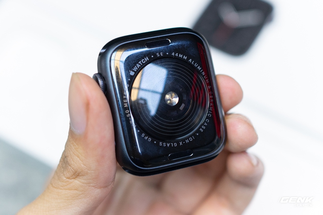 Trên tay Apple Watch SE: Apple Watch "giá rẻ" liệu có thực sự rẻ?  Dsc02526-16005769242231981531492