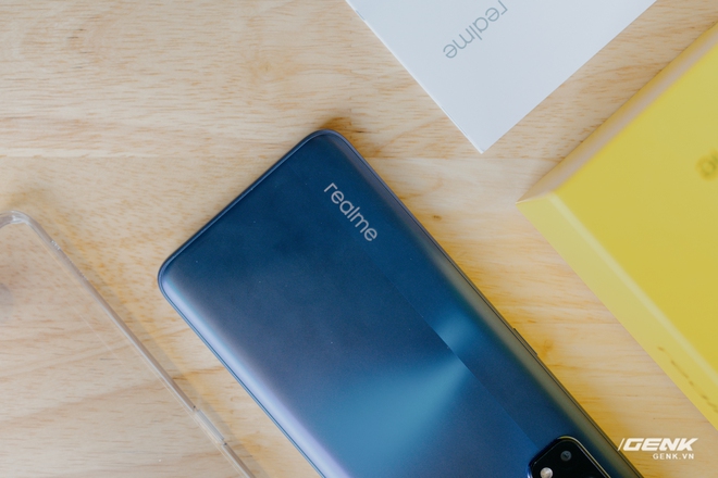Mở hộp Realme 7 Pro: Smartphone có sạc nhanh nhất phân khúc tầm trung - Ảnh 5. Mở hộp Realme 7 Pro: Smartphone có sạc nhanh nhất phân khúc tầm trung - Ảnh 5.