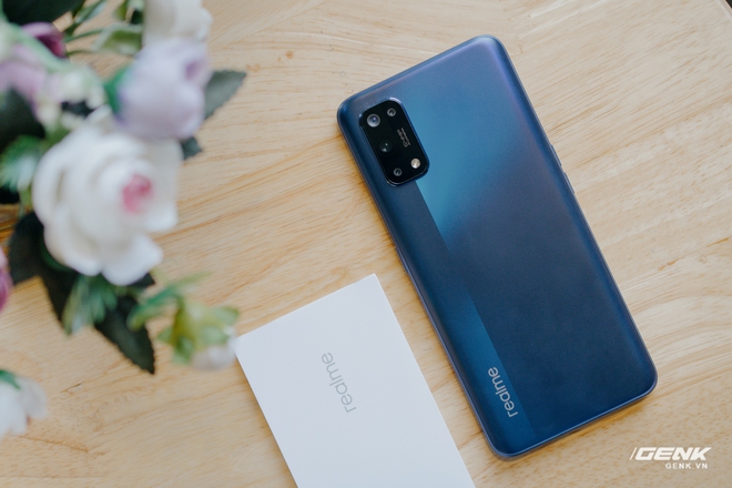 Mở hộp Realme 7 Pro: Smartphone có sạc nhanh nhất phân khúc tầm trung - Ảnh 3. Mở hộp Realme 7 Pro: Smartphone có sạc nhanh nhất phân khúc tầm trung - Ảnh 3.