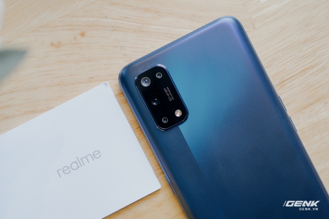 Mở hộp Realme 7 Pro: Smartphone có sạc nhanh nhất phân khúc tầm trung - Ảnh 4. Mở hộp Realme 7 Pro: Smartphone có sạc nhanh nhất phân khúc tầm trung - Ảnh 4.