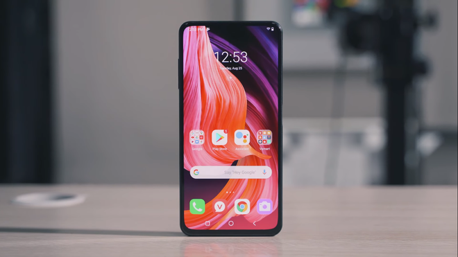 Chi tiết Vsmart Aris giá 7.5 triệu: Mặt lưng kính nhám, hiệu năng ổn, chỉ tiếc màn hình giọt nước - Ảnh 1. Chi tiết Vsmart Aris giá 7.5 triệu: Mặt lưng kính nhám, hiệu năng ổn, chỉ tiếc màn hình giọt nước - Ảnh 1.