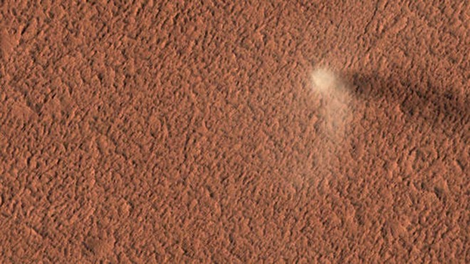 Xe tự hành của NASA ghi lại được cảnh quỷ bụi khổng lồ di chuyển trên bề mặt Hỏa Tinh - Ảnh 3.