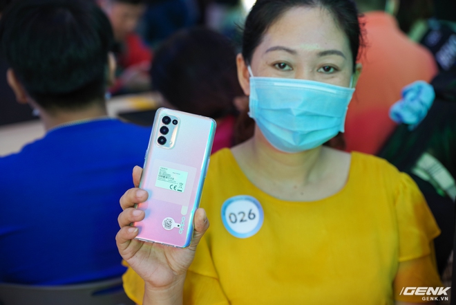 Hôm nay OPPO Reno 5 chính thức mở bán: Lập mức kỉ lục mới với 42.000 đơn cọc, cứ mỗi phút có 3 khách quyết định xuống tiền - Ảnh 6. Hôm nay OPPO Reno 5 chính thức mở bán: Lập mức kỉ lục mới với 42.000 đơn cọc, cứ mỗi phút có 3 khách quyết định xuống tiền - Ảnh 6.