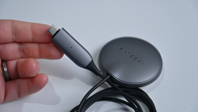 Sự thật đằng sau những đế sạc tự nhận là MagSafe trên thị trường hiện nay - Ảnh 2. Sự thật đằng sau những đế sạc tự nhận là MagSafe trên thị trường hiện nay - Ảnh 2.