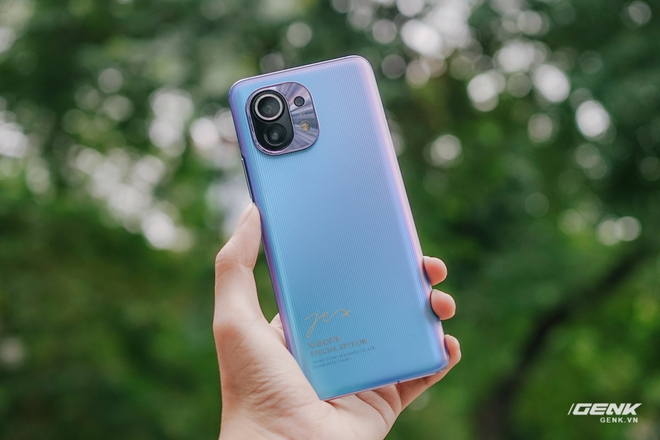 Trên tay Xiaomi Mi 11 phiên bản đặc biệt có chữ ký của CEO Lei Jun, giá 20 triệu đồng - Ảnh 4. Trên tay Xiaomi Mi 11 phiên bản đặc biệt có chữ ký của CEO Lei Jun, giá 20 triệu đồng - Ảnh 4.