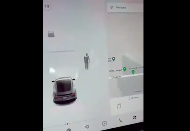 Đang di chuyển trên đường, xe Tesla bỗng nhiên phát hiện người vô hình ở nghĩa trang hoang vắng? - Ảnh 1. Đang di chuyển trên đường, xe Tesla bỗng nhiên phát hiện người vô hình ở nghĩa trang hoang vắng? - Ảnh 1.