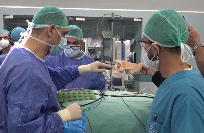 Israel tiến hành ca phẫu thuật ghép hốc mắt 3D trong môi trường AR đầu tiên trên thế giới - Ảnh 1. Israel tiến hành ca phẫu thuật ghép hốc mắt 3D trong môi trường AR đầu tiên trên thế giới - Ảnh 1.
