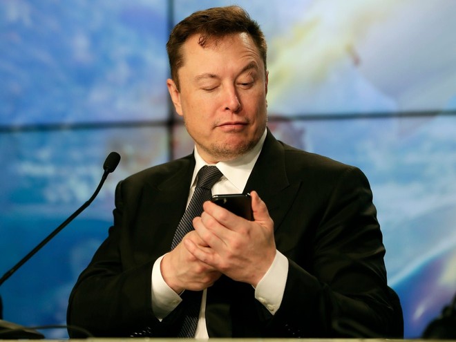 Sợ Elon Musk sa đà vào cãi nhau trên mạng, Tesla tuyển cả chuyên viên bảo vệ ông trên Twitter - Ảnh 1.