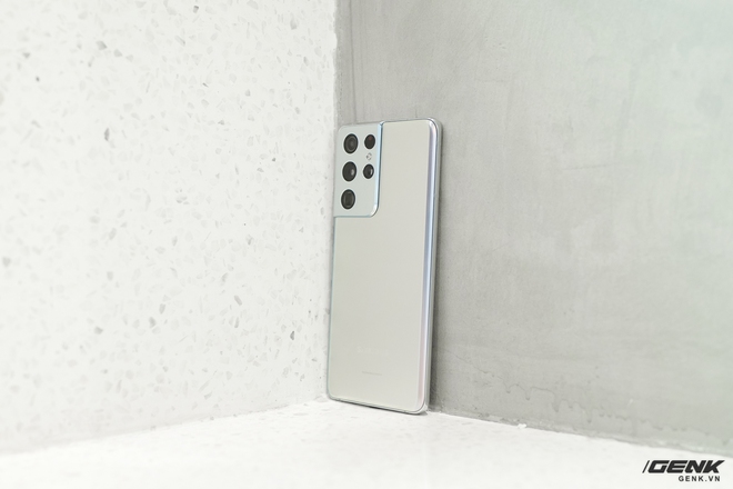 Mở hộp bộ ba Galaxy S21: Từ hộp đến máy mọi thứ đều mỏng gọn, S21 Ultra có màu Bạc Ngẫu Hứng rất đẹp - Ảnh 5. Mở hộp bộ ba Galaxy S21: Từ hộp đến máy mọi thứ đều mỏng gọn, S21 Ultra có màu Bạc Ngẫu Hứng rất đẹp - Ảnh 5.