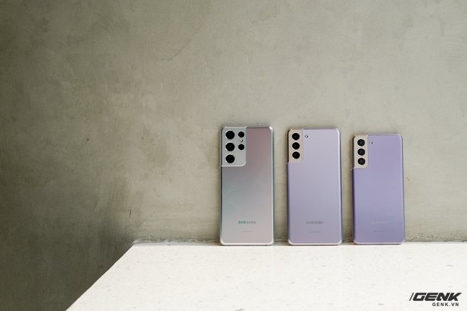 Mở hộp bộ ba Galaxy S21: Từ hộp đến máy mọi thứ đều mỏng gọn, S21 Ultra có màu Bạc Ngẫu Hứng rất đẹp - Ảnh 7. Mở hộp bộ ba Galaxy S21: Từ hộp đến máy mọi thứ đều mỏng gọn, S21 Ultra có màu Bạc Ngẫu Hứng rất đẹp - Ảnh 7.