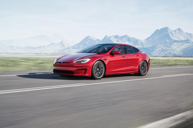 Tesla ra mắt phiên bản Model S mới: Là xe có khả năng tăng tốc nhanh nhất thế giới, nội thất của tương lai, có thể chơi được cả game The Witcher 3 - Ảnh 1. Tesla ra mắt phiên bản Model S mới: Là xe có khả năng tăng tốc nhanh nhất thế giới, nội thất của tương lai, có thể chơi được cả game The Witcher 3 - Ảnh 1.