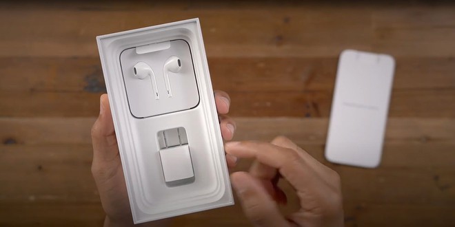 Chiếc hộp iPhone bỗng dưng trở thành chủ đề tranh cãi của cộng đồng mạng thế giới - Ảnh 1. Chiếc hộp iPhone bỗng dưng trở thành chủ đề tranh cãi của cộng đồng mạng thế giới - Ảnh 1.
