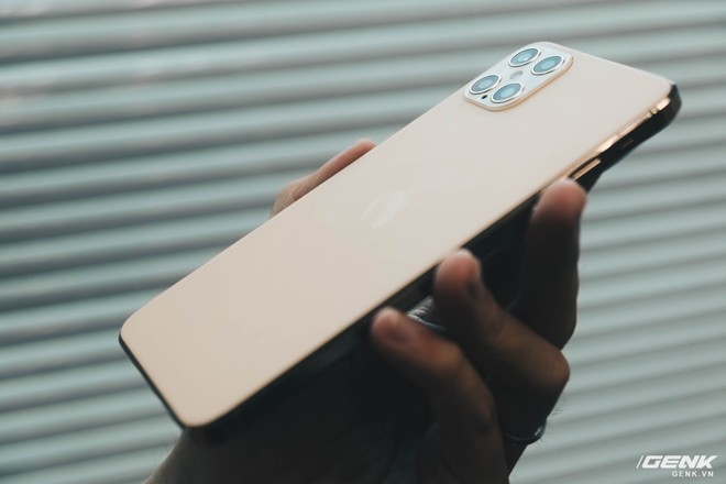 Cẩn thận trước Galaxy S21 hàng chính hãng Quảng Châu: Nhìn qua thì tưởng thật, soi kỹ mới thấy trông như một trò đùa! - Ảnh 6. Cẩn thận trước Galaxy S21 hàng chính hãng Quảng Châu: Nhìn qua thì tưởng thật, soi kỹ mới thấy trông như một trò đùa! - Ảnh 6.